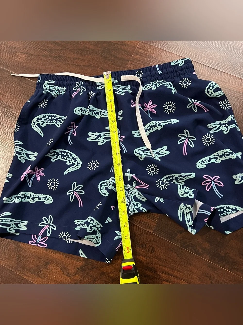 Chubbies The Neon Glades Navy Alligator Palm Swim Trunks 5.5” Lined Mens L